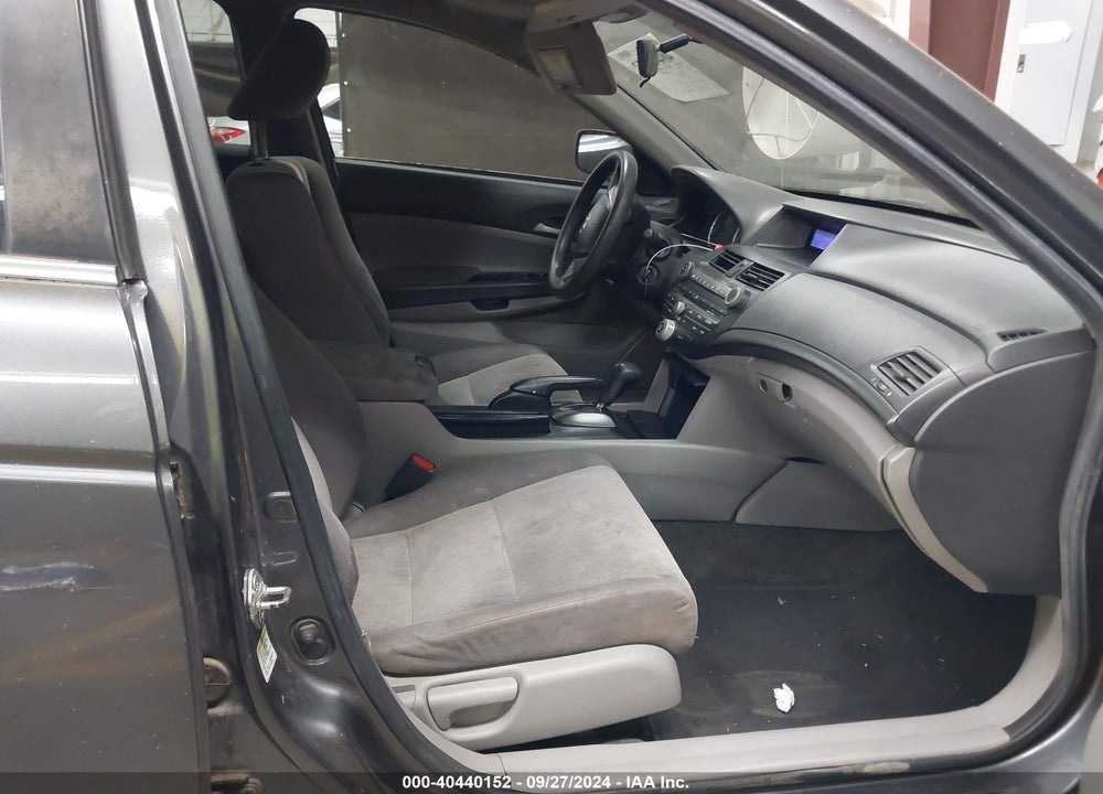 2010 HONDA ACCORD 2.4 LX-P VIN: 1HGCP2F48AA096195