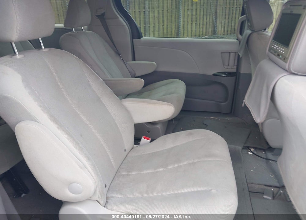 2011 TOYOTA SIENNA BASE V6 VIN: 5TDZK3DC3BS028883