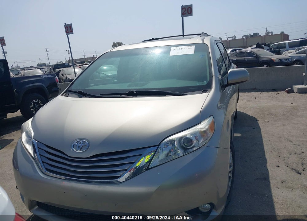 2017 TOYOTA SIENNA XLE PREMIUM 8 PASSENGER VIN: 5TDYZ3DC8HS857383