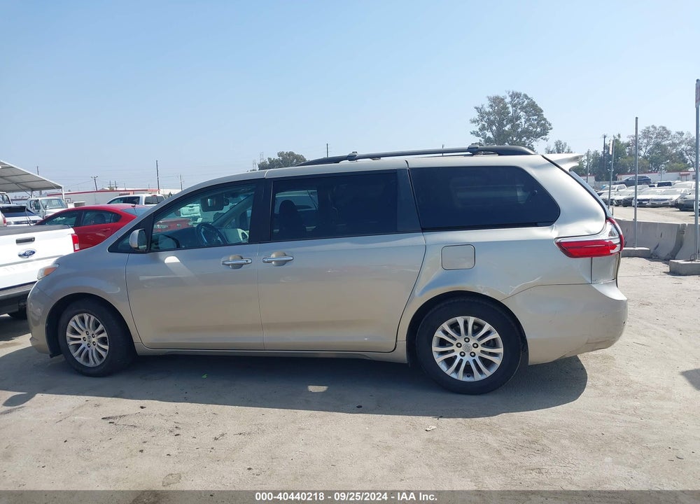 2017 TOYOTA SIENNA XLE PREMIUM 8 PASSENGER VIN: 5TDYZ3DC8HS857383