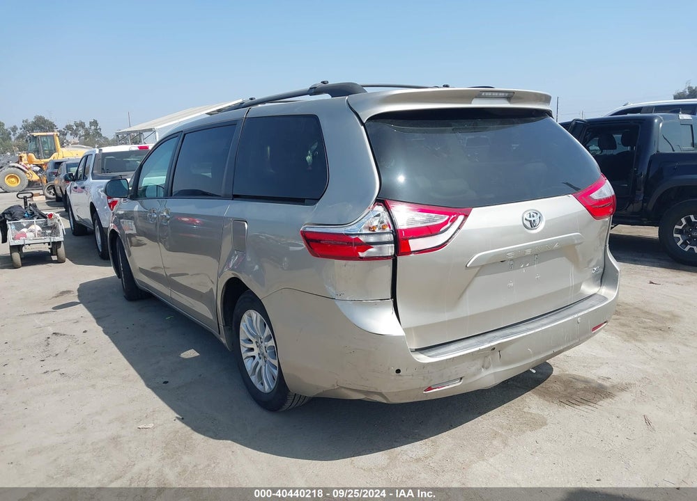 2017 TOYOTA SIENNA XLE PREMIUM 8 PASSENGER VIN: 5TDYZ3DC8HS857383