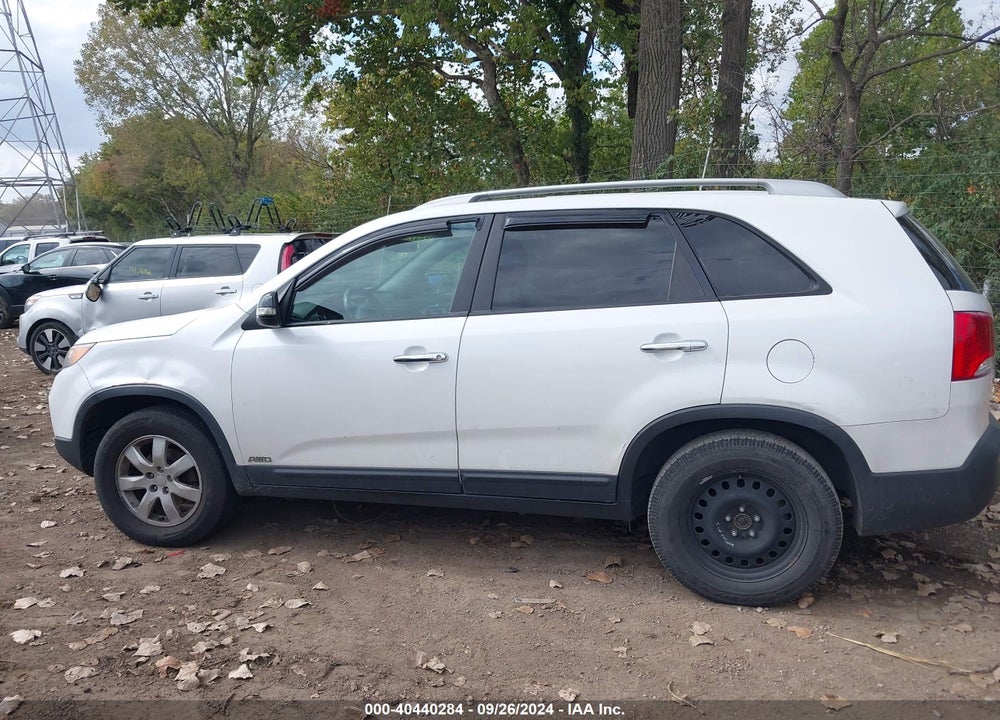 2011 KIA SORENTO LX V6 VIN: 5XYKTDA25BG163831