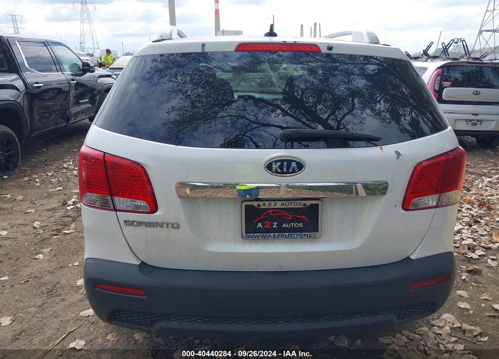 2011 KIA SORENTO LX V6 VIN: 5XYKTDA25BG163831