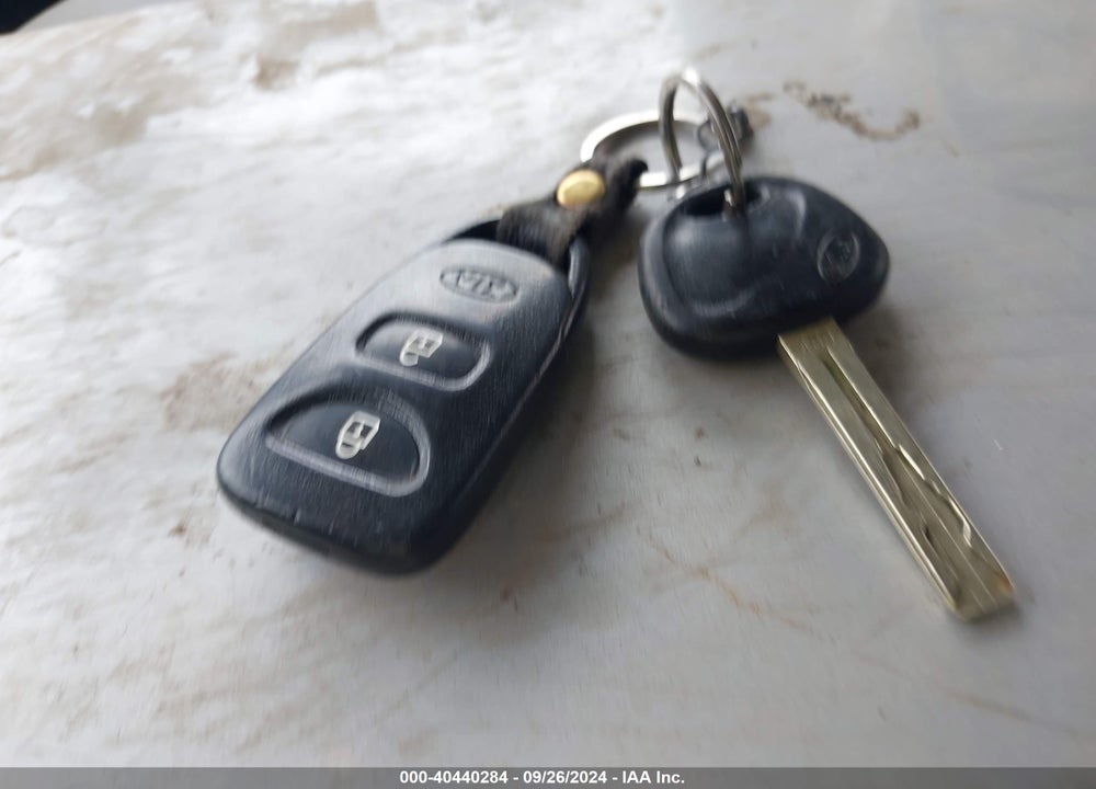 2011 KIA SORENTO LX V6 VIN: 5XYKTDA25BG163831