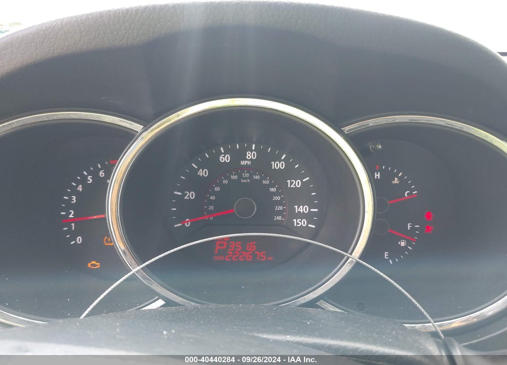 2011 KIA SORENTO LX V6 VIN: 5XYKTDA25BG163831
