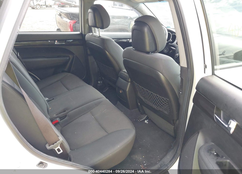 2011 KIA SORENTO LX V6 VIN: 5XYKTDA25BG163831