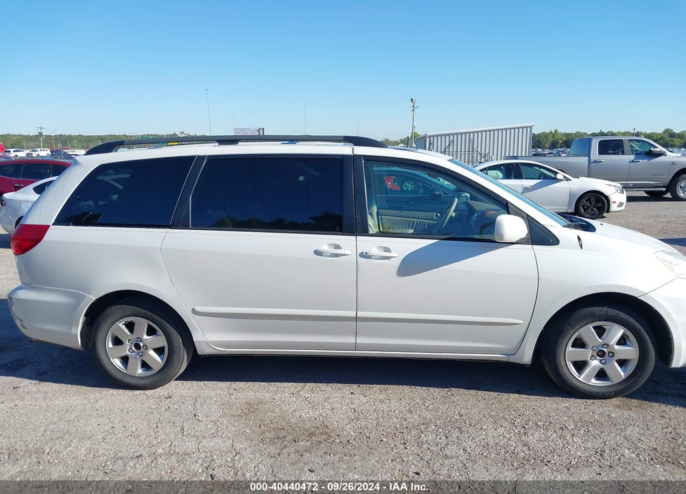 2009 TOYOTA SIENNA XLE VIN: 5TDZK22C59S277855
