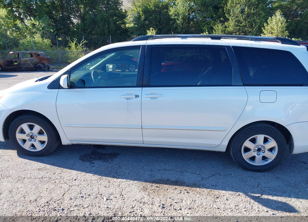 2009 TOYOTA SIENNA XLE VIN: 5TDZK22C59S277855