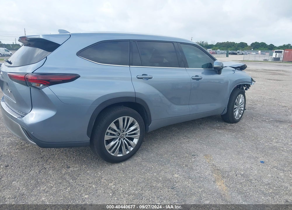 2024 TOYOTA HIGHLANDER PLATINUM VIN: 5TDKDRAHXRS537197
