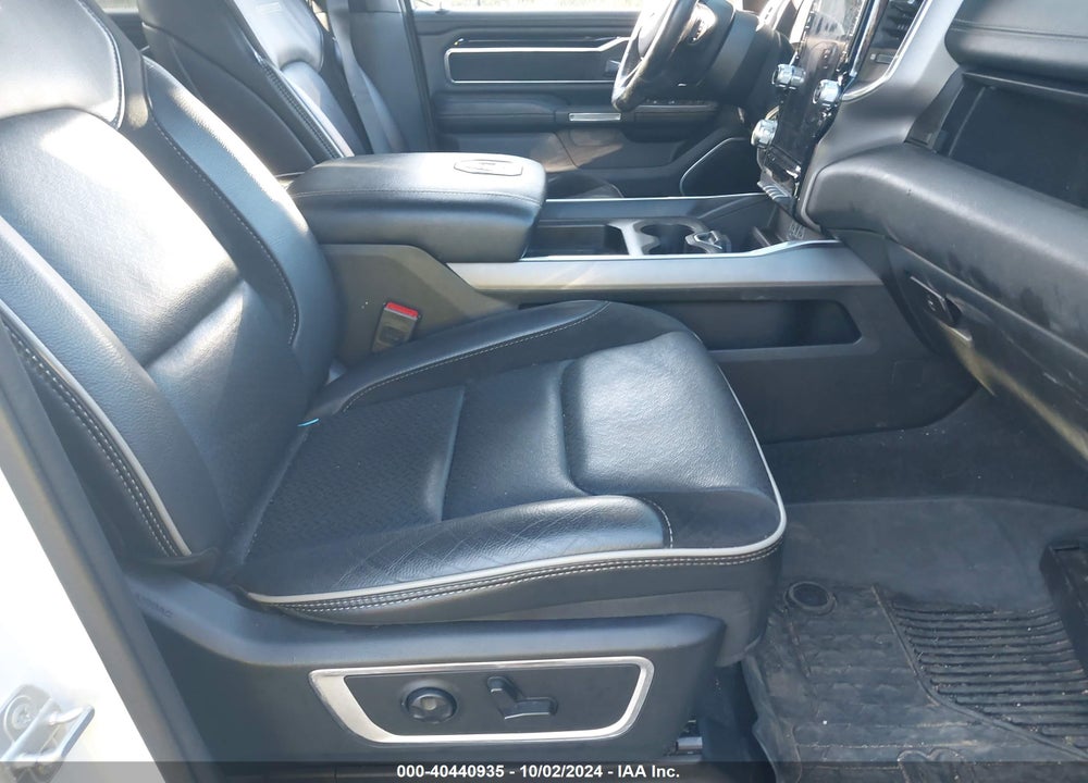 2021 RAM 1500 LAIE  4X4 5'7 BOX VIN: 1C6SRFJT0MN780110