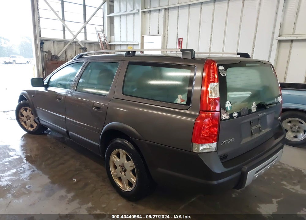 2005 VOLVO XC70 2.5T AWD VIN: YV1SZ592551204031