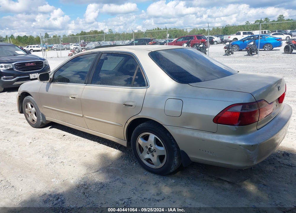 2000 HONDA ACCORD 3.0 EX VIN: 1HGCG1656YA015272