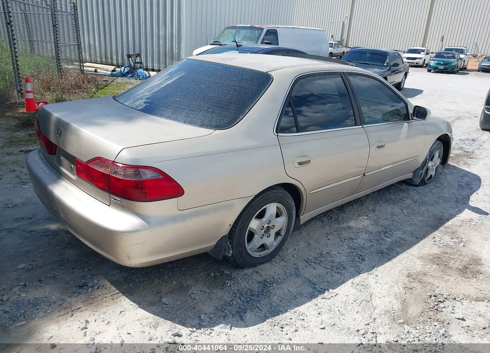 2000 HONDA ACCORD 3.0 EX VIN: 1HGCG1656YA015272