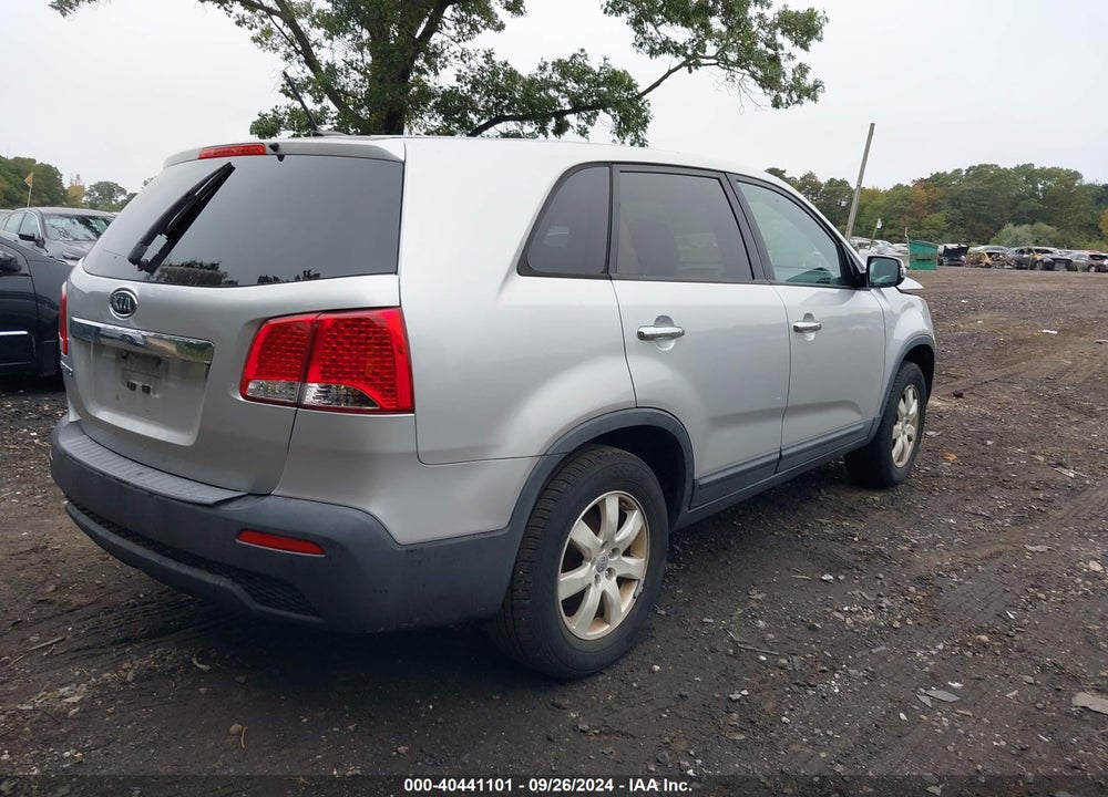 2013 KIA SORENTO LX VIN: 5XYKT3A16DG399361