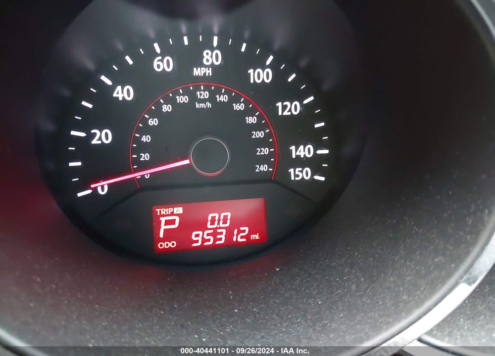 2013 KIA SORENTO LX VIN: 5XYKT3A16DG399361