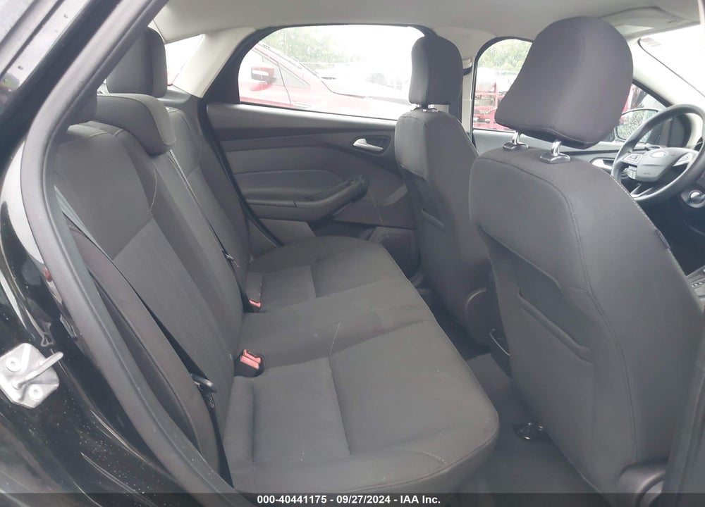 2015 FORD FOCUS SE VIN: 1FADP3F26FL282651