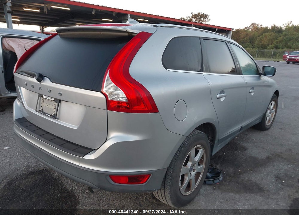 2011 VOLVO XC60 3.2/3.2 R-DESIGN VIN: YV4952DL0B2172428