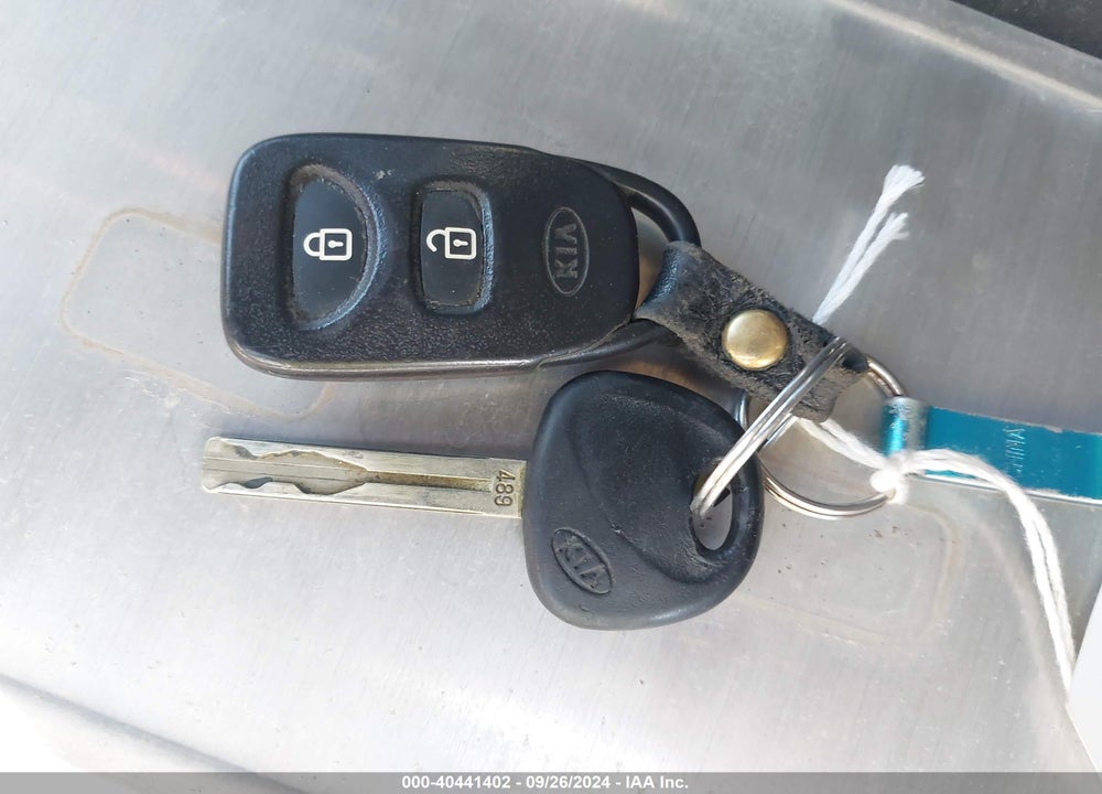 2013 KIA SORENTO LX VIN: 5XYKT3A66DG413495