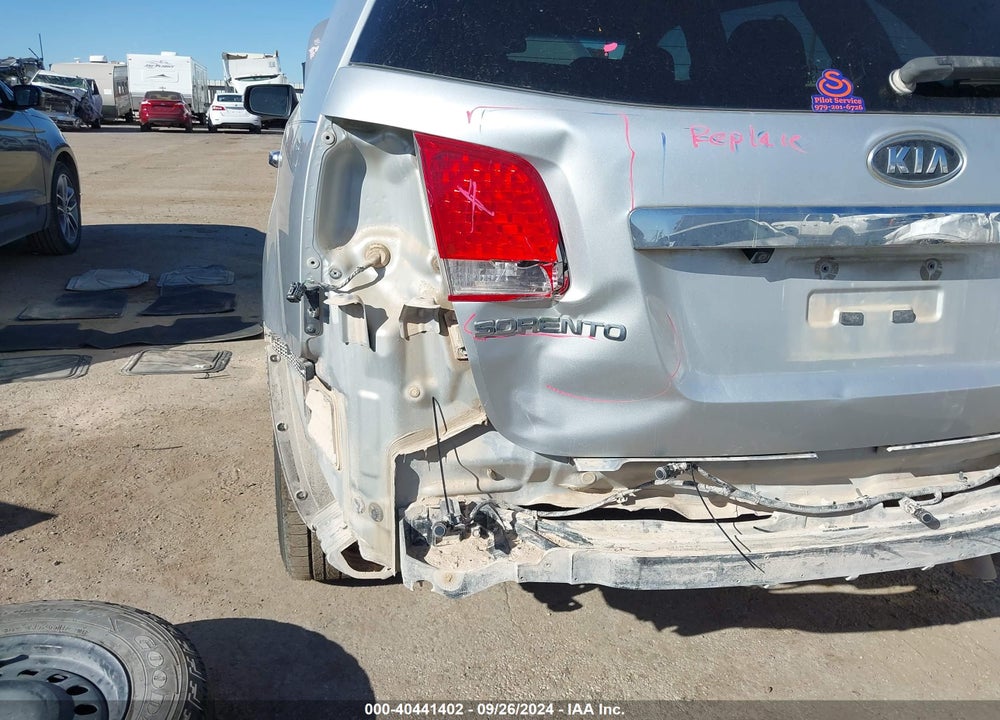2013 KIA SORENTO LX VIN: 5XYKT3A66DG413495