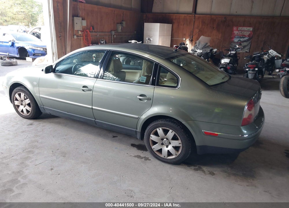 2001 VOLKSWAGEN PASSAT GLX VIN: WVWTH63B61P202243