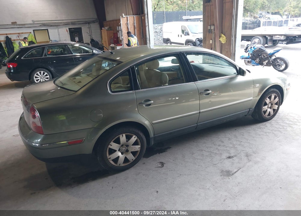 2001 VOLKSWAGEN PASSAT GLX VIN: WVWTH63B61P202243