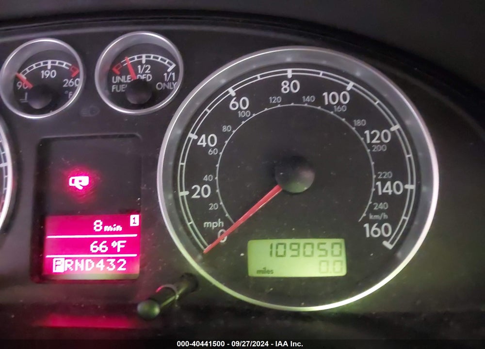 2001 VOLKSWAGEN PASSAT GLX VIN: WVWTH63B61P202243
