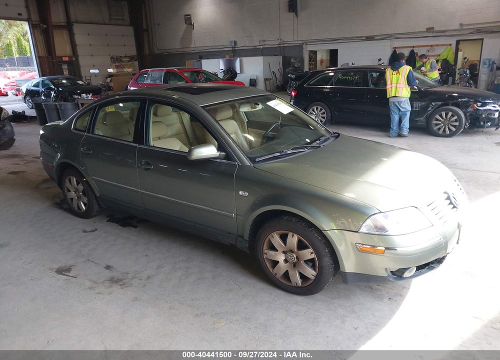 2001 VOLKSWAGEN PASSAT GLX VIN: WVWTH63B61P202243