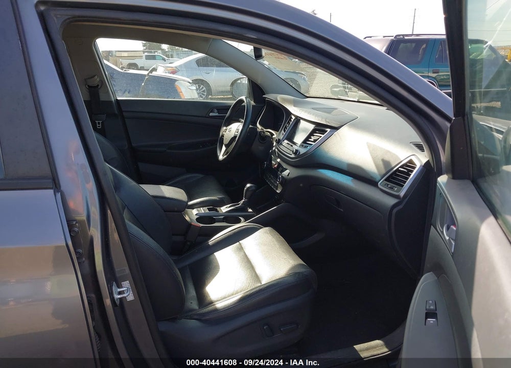 2016 HYUNDAI TUCSON LIMITED VIN: KM8J33A27GU250198