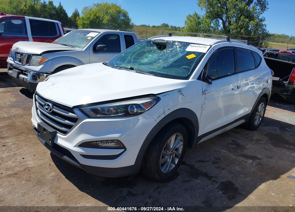 2017 HYUNDAI TUCSON SE VIN: KM8J33A45HU492331
