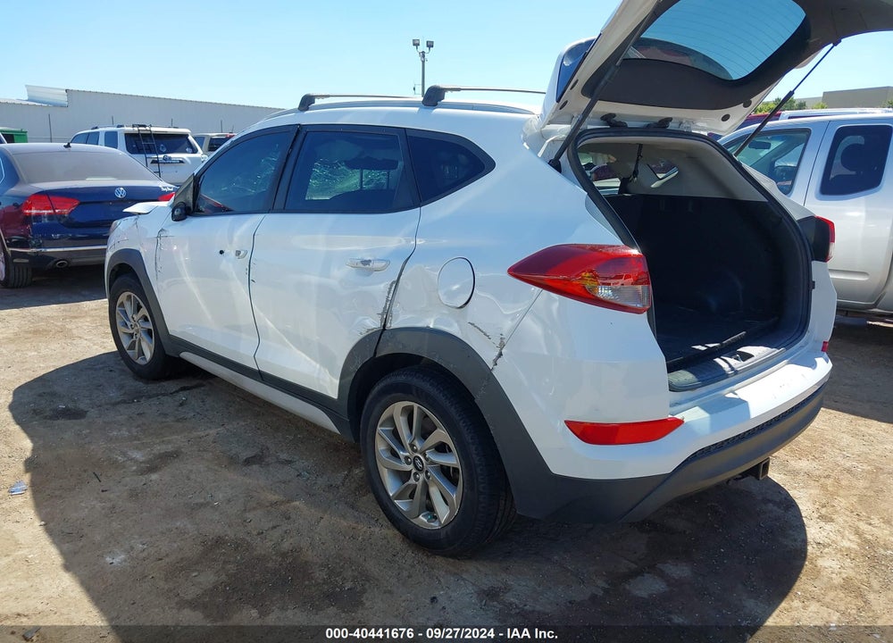 2017 HYUNDAI TUCSON SE VIN: KM8J33A45HU492331