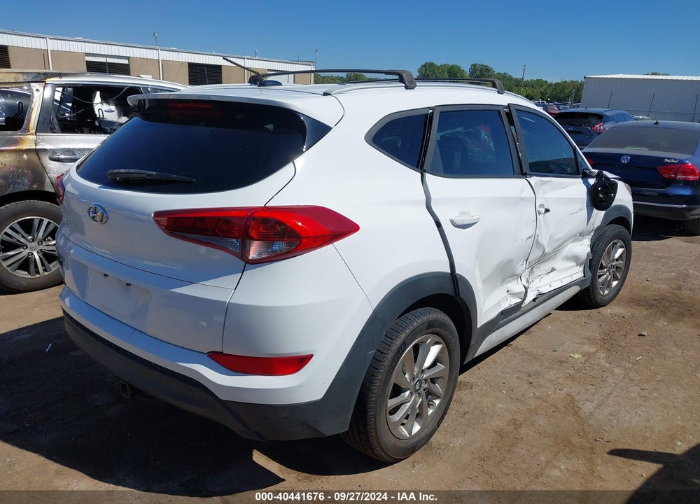 2017 HYUNDAI TUCSON SE VIN: KM8J33A45HU492331