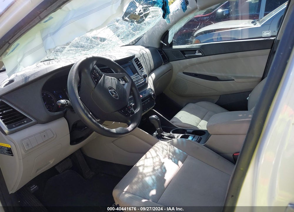 2017 HYUNDAI TUCSON SE VIN: KM8J33A45HU492331