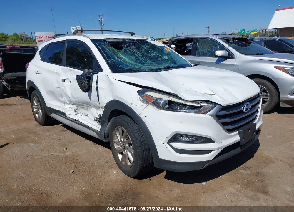 2017 HYUNDAI TUCSON SE VIN: KM8J33A45HU492331