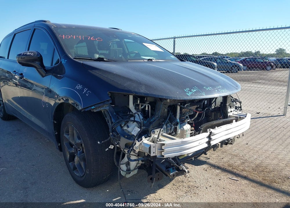 2020 CHRYSLER PACIFICA TOURING L VIN: 2C4RC1BG1LR108426
