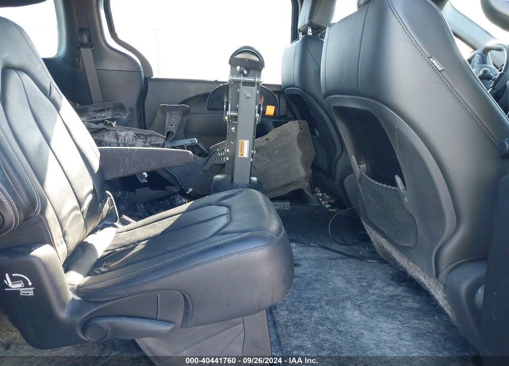 2020 CHRYSLER PACIFICA TOURING L VIN: 2C4RC1BG1LR108426