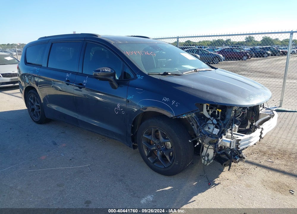 2020 CHRYSLER PACIFICA TOURING L VIN: 2C4RC1BG1LR108426