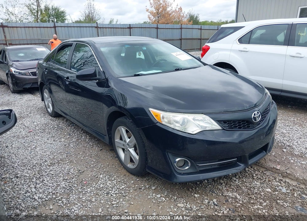 2014 TOYOTA CAMRY SE VIN: 4T1BF1FK4EU308077