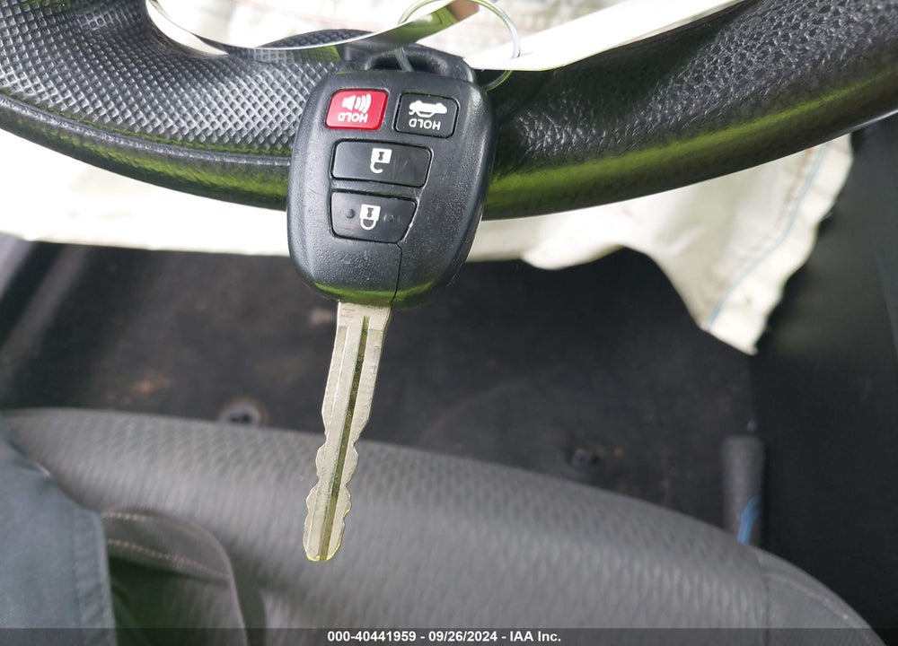 2017 TOYOTA COROLLA LE VIN: 5YFBURHE3HP625642