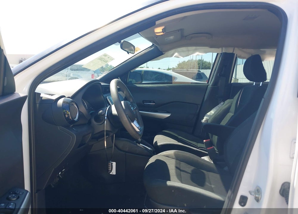 2018 NISSAN KICKS SV VIN: 3N1CP5CU8JL530406