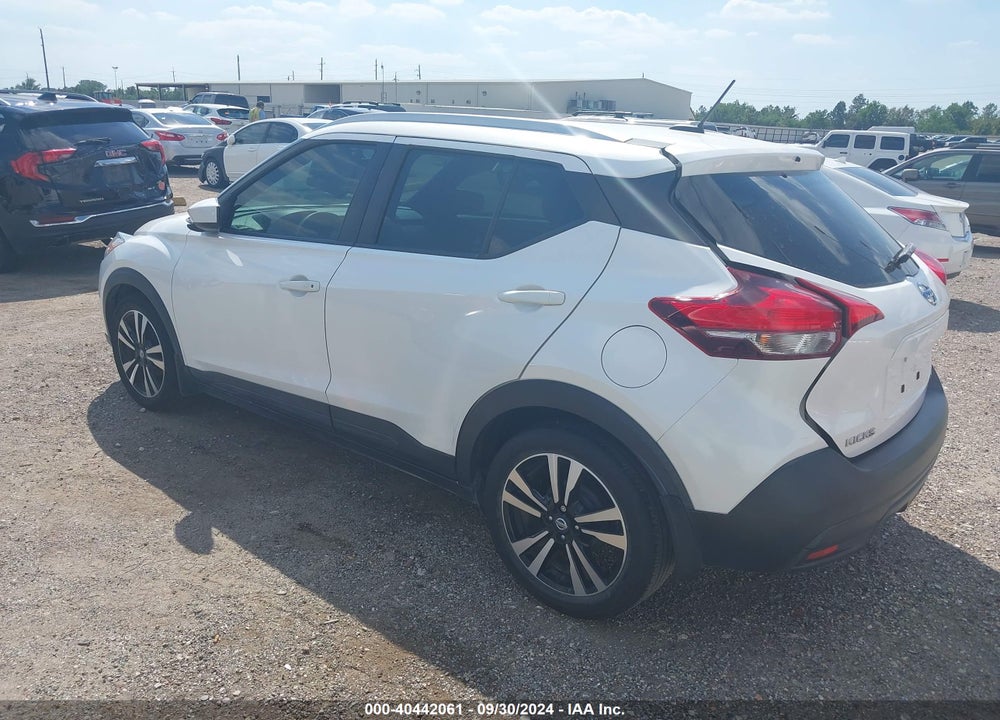 2018 NISSAN KICKS SV VIN: 3N1CP5CU8JL530406