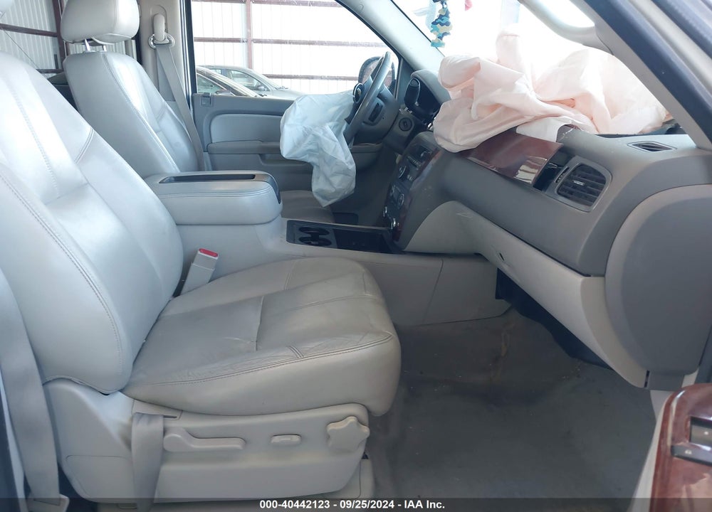 2011 CHEVROLET SUBURBAN 1500 LT1 VIN: 1GNSKJE3XBR192562