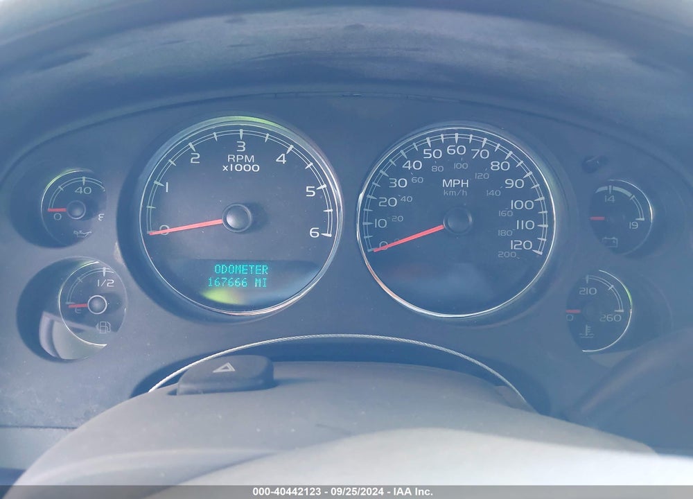 2011 CHEVROLET SUBURBAN 1500 LT1 VIN: 1GNSKJE3XBR192562