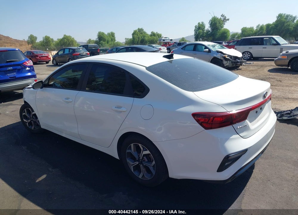 2019 KIA FORTE LXS VIN: 3KPF24AD8KE137131