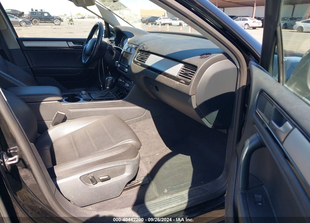 2014 VOLKSWAGEN TOUAREG 3.6L SPORT VIN: WVGEF9BP3ED005868