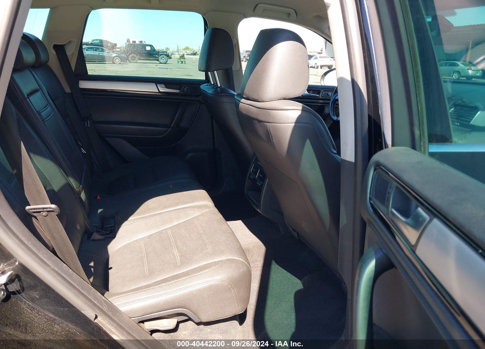 2014 VOLKSWAGEN TOUAREG 3.6L SPORT VIN: WVGEF9BP3ED005868