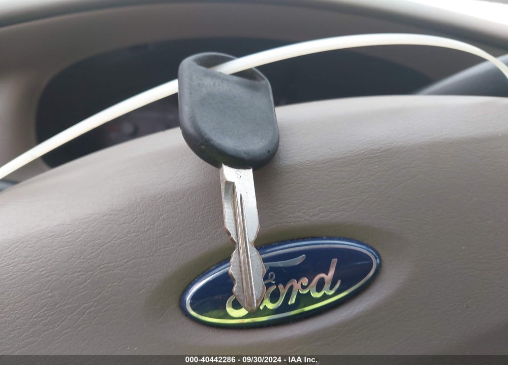 2003 FORD TAURUS LX VIN: 1FAFP52U83A228349