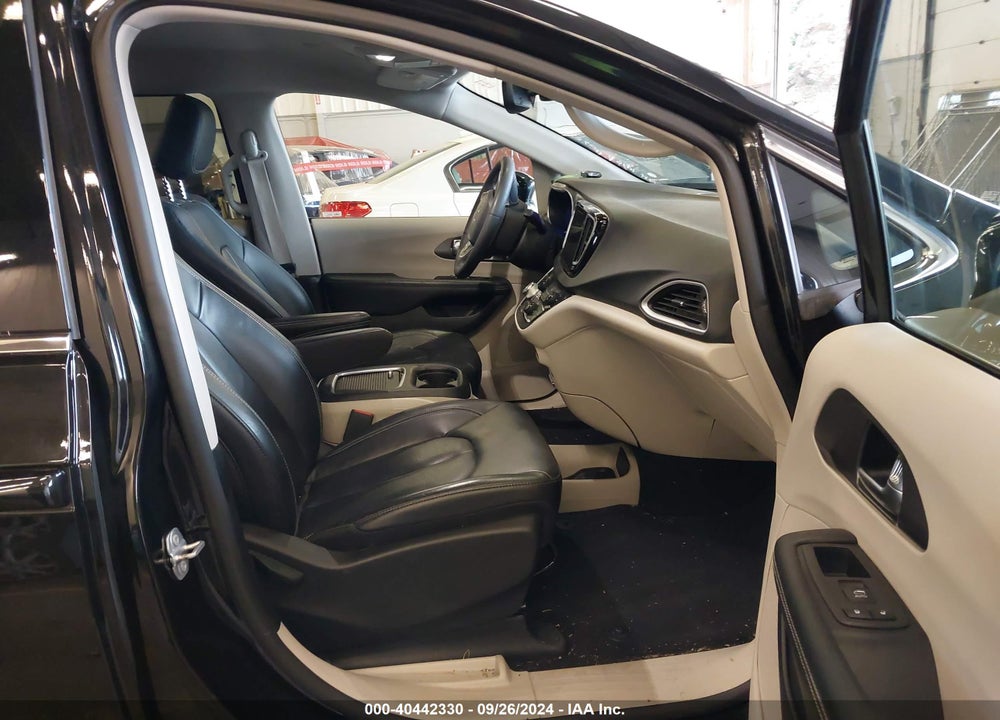 2022 CHRYSLER PACIFICA TOURING L VIN: 2C4RC1BG9NR211869