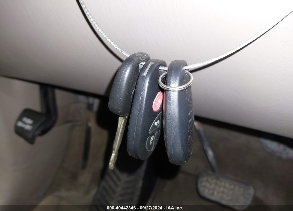 2007 TOYOTA SIENNA XLE VIN: 5TDBK22C57S002811