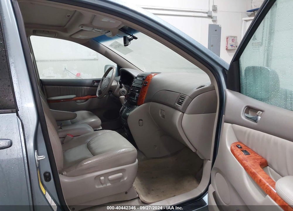 2007 TOYOTA SIENNA XLE VIN: 5TDBK22C57S002811