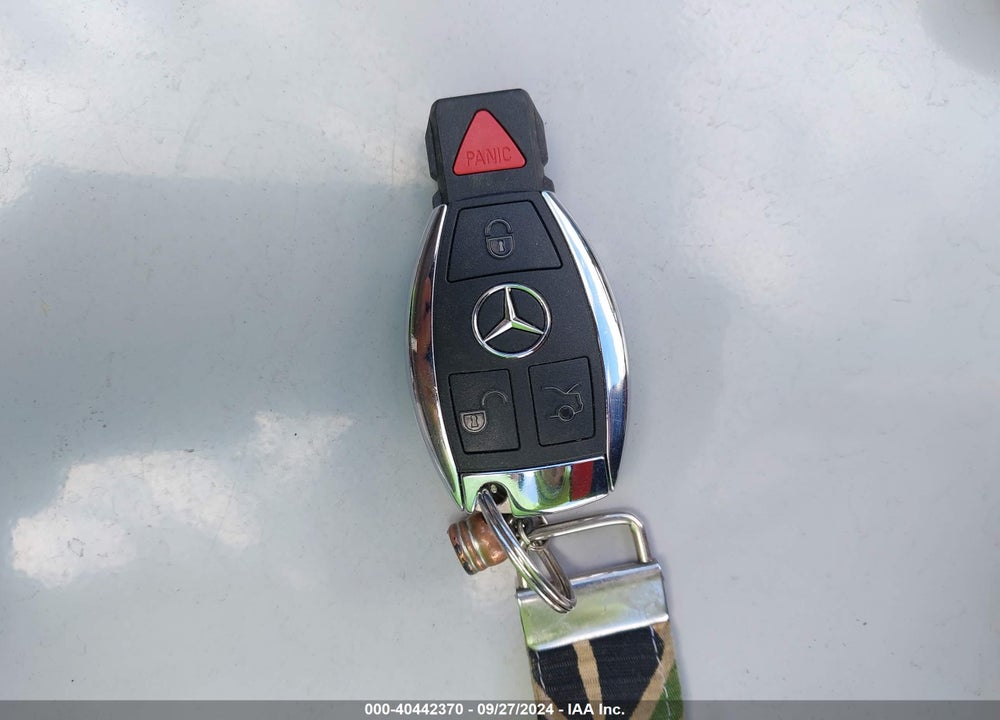 2011 MERCEDES-BENZ C 300 LUXURY/SPORT VIN: WDDGF5EB1BR160705